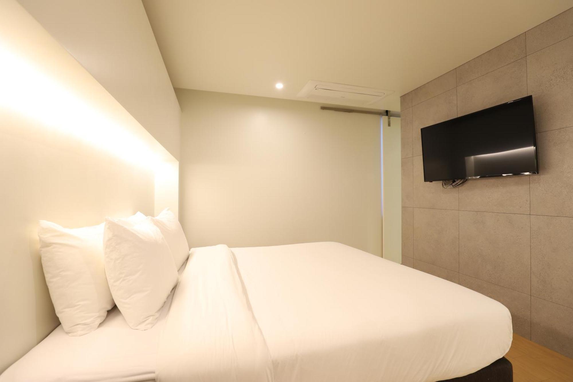 Hotel Intro Пусан Екстериор снимка
